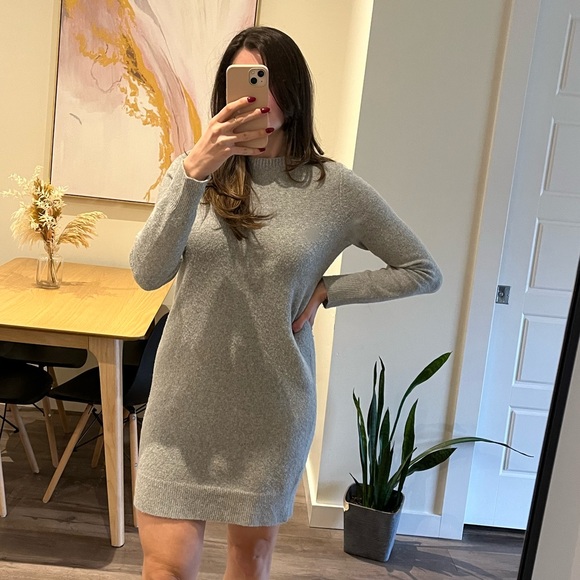 Grey Long sleeved Dress - Picture 2 of 3
